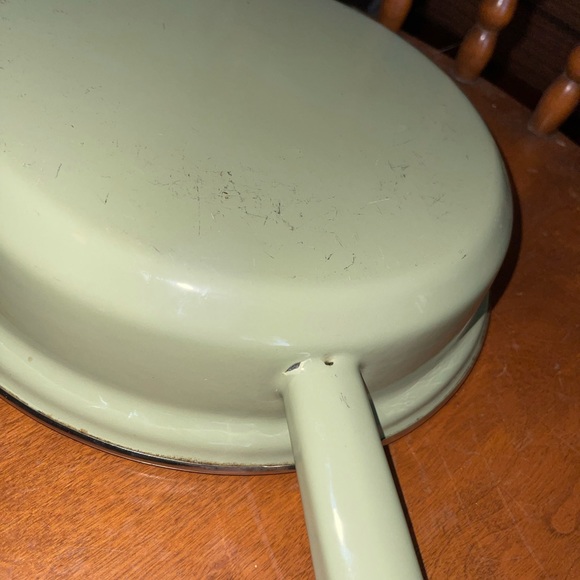 Vintage avacdo Olive Green Enamelware Fry Pan with Black Trim, White Interior - Picture 3 of 16